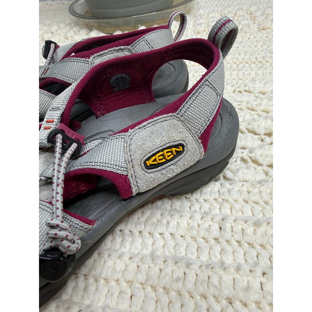 KEEN Women's 11 Newport H2 Waterproof Hiking Sandal Rubber Toe Gray Burgundy - Picture 4 of 15